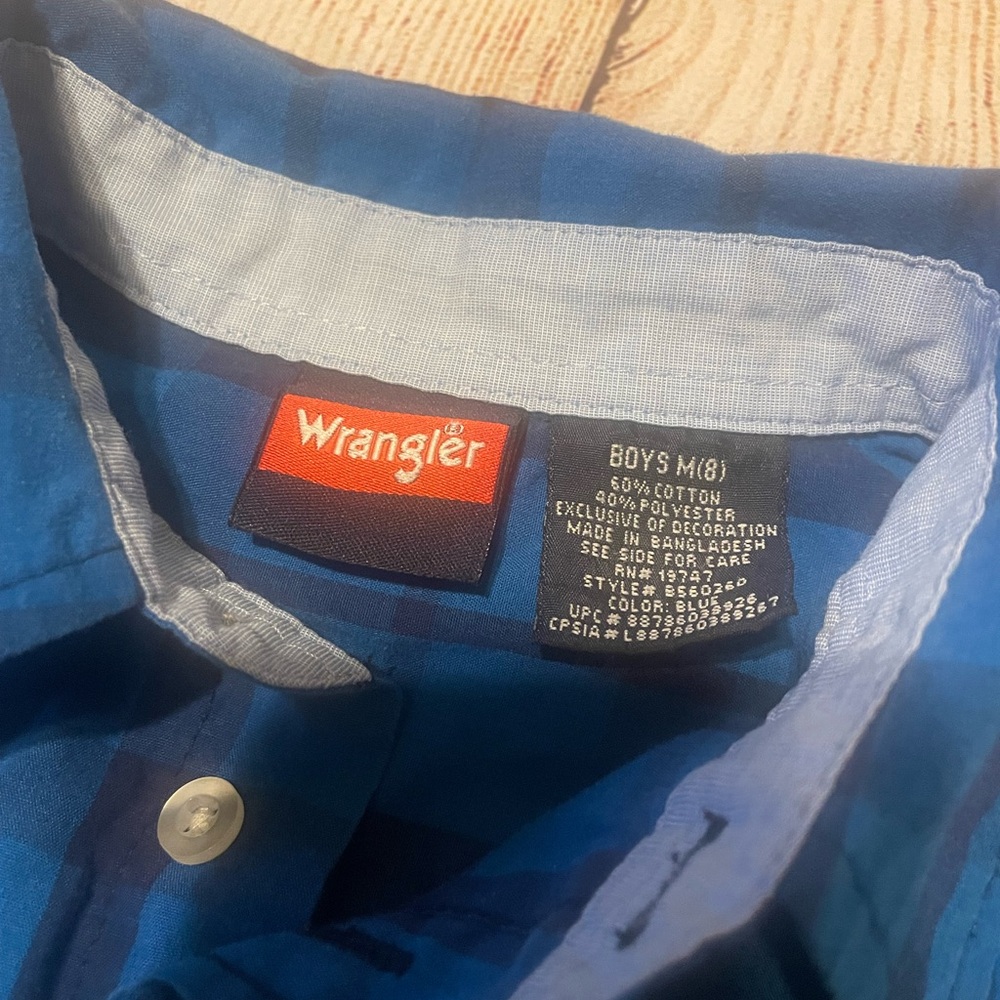 Wrangler Button-up - Picture 2 of 2